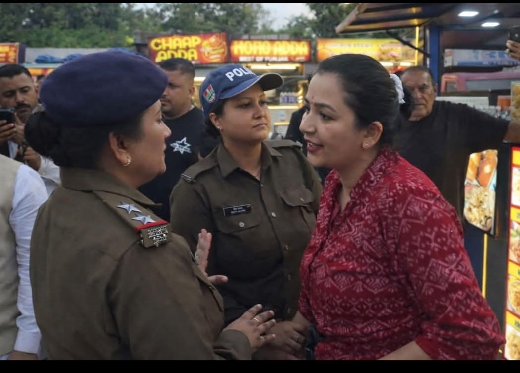 महिला ब्लॉगर ज्योति अधिकारी पर एक और मुकदमा दर्ज, पति समेत कई लोगों पर FIR  सार्वजनिक स्थान पर हंगामा पड़ा भारी — ज्योति अधिकारी समेत कई लोगों पर केस दर्ज