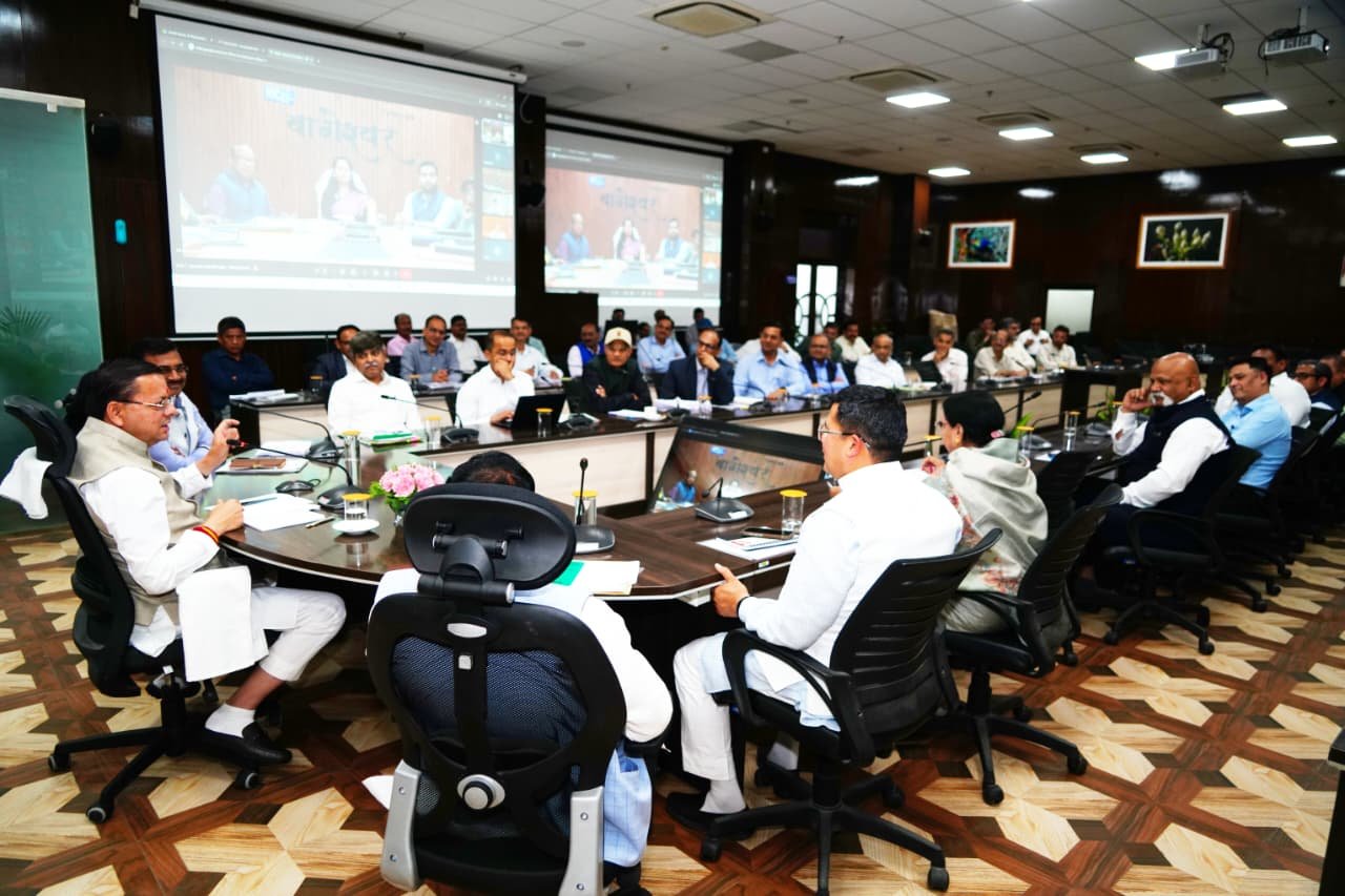 प्रधानमंत्री ग्राम सड़क योजना (पीएमजीएसवाई) के अंतर्गत निर्मित सड़कों के रख-रखाव के लिए संबंधित विभागों की एक समन्वय समिति गठित की जाए