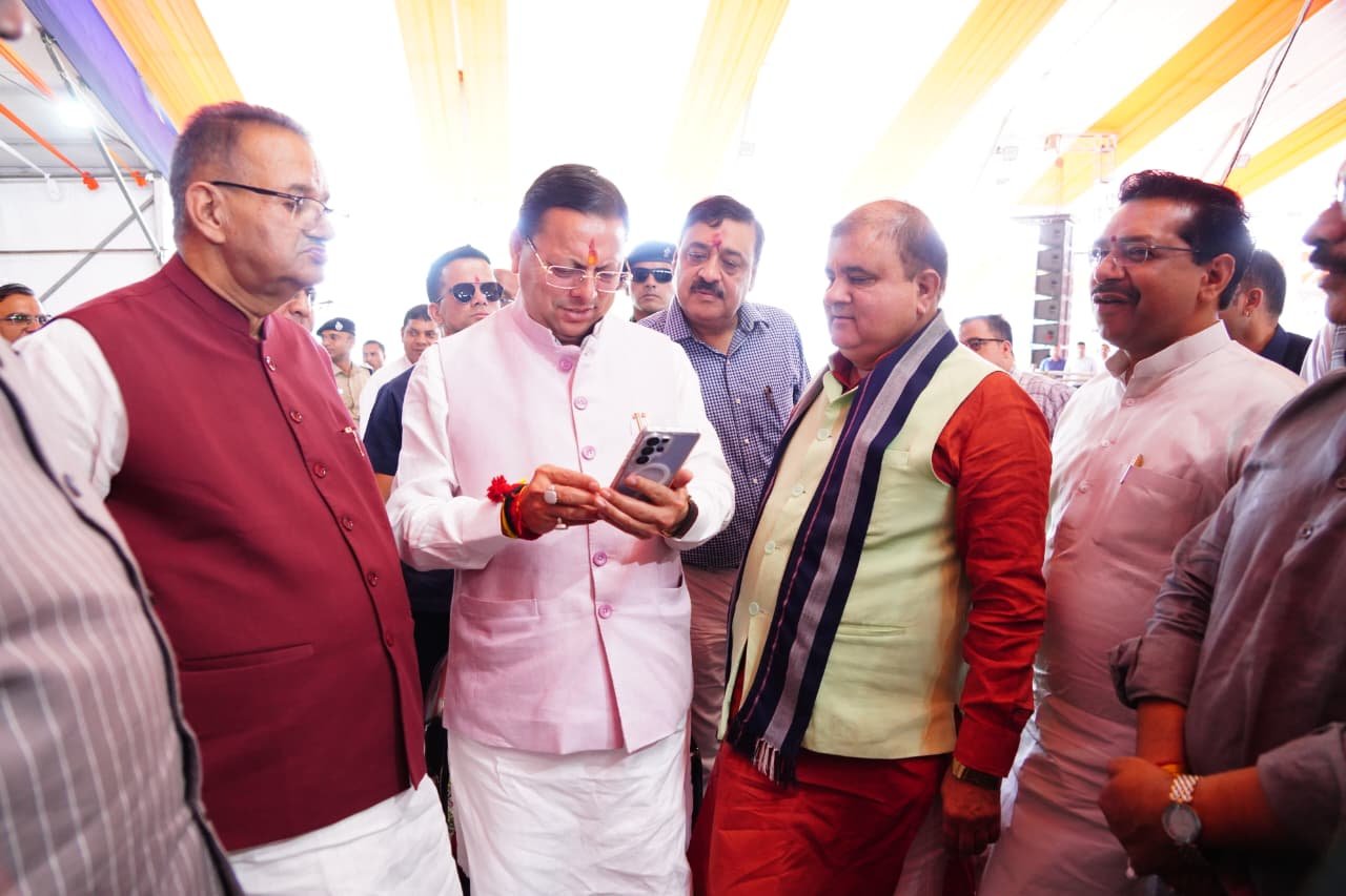 पीएम मोदी के कार्यक्रम से पहले सीएम धामी ने किया स्थलीय निरीक्षण, व्यवस्थाओं को लेकर दिए सख्त निर्देश