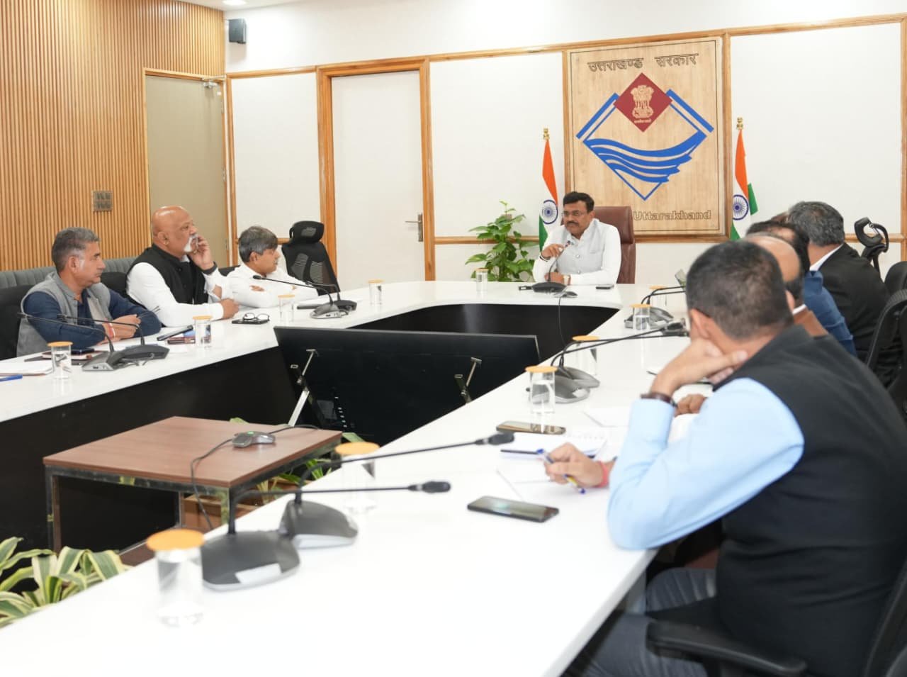 जिलाधिकारियों संग समीक्षा बैठक, मुख्य सचिव ने दिए कई अहम आदेश
