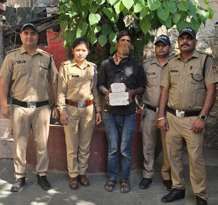 नशे के खिलाफ पुलिस का एक्शन, रेलवे स्टेशन के पास युवक दबोचा
