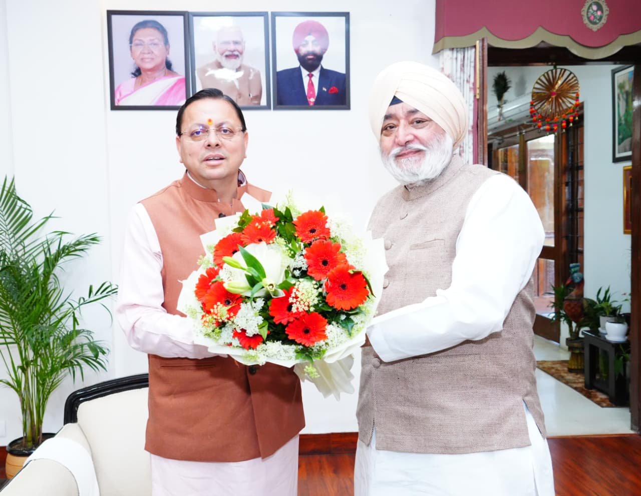 हेमकुंट साहिब यात्रा 2026: पहले जत्थे के विदाई समारोह में सीएम धामी को न्योता।