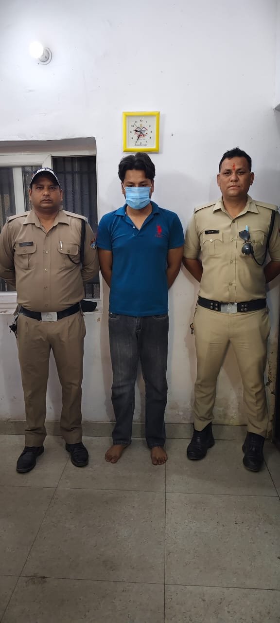 🚨 *SSP मंजूनाथ टीसी का प्रहार इतना तगड़ा… ‘गन्नू’ की फरारी भी ज्यादा दिन नहीं चल पाई* 🚨  🔥 *जो खुद को कानून से तेज समझ रहा था… बनभूलपुरा पुलिस ने उसे रुद्रपुर से खींच निकाला, किया गिरफ्तार* 🔥