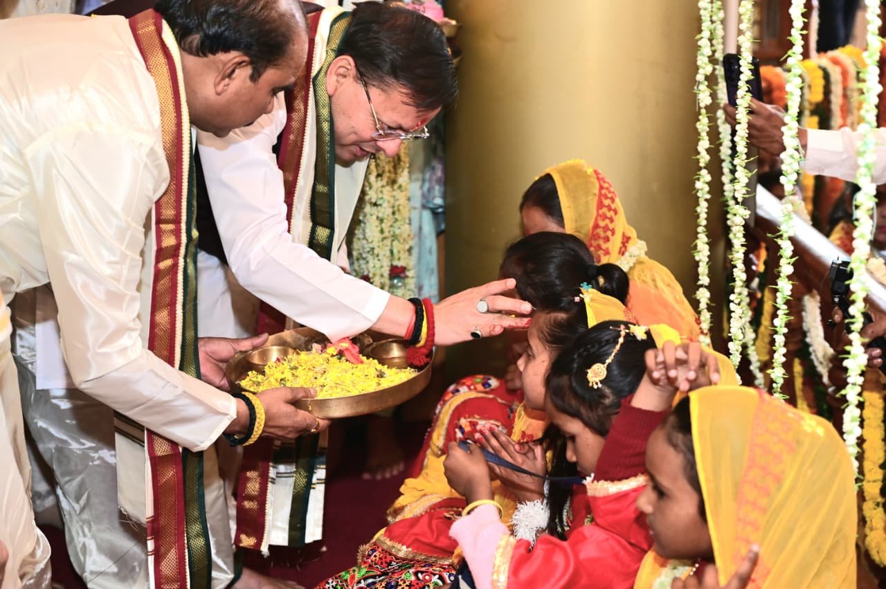 डोल आश्रम में आध्यात्मिक आस्था का महासंगम, CM पुष्कर सिंह धामी ने किया 1100 कन्याओं का पूजन