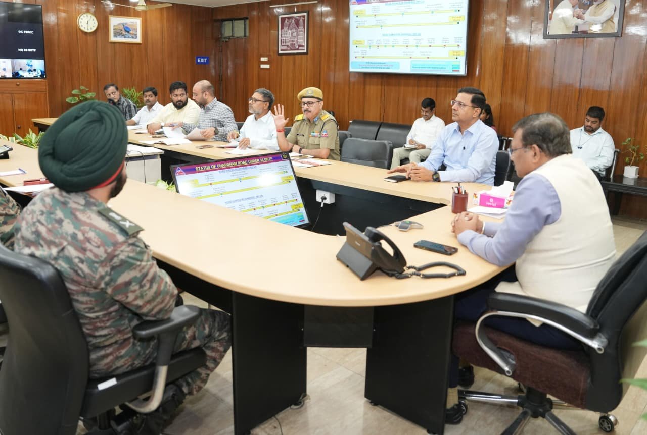 चारधाम यात्रा से पहले सरकार सख्त—मानसून से पहले सड़कों का दुरुस्तीकरण तेज