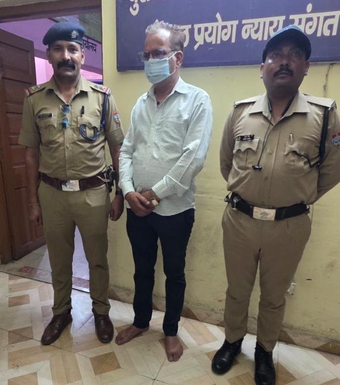 कानून के शिकंजे में आया फरार आरोपी, ऑपरेशन प्रहार के तहत हुई गिरफ्तारी