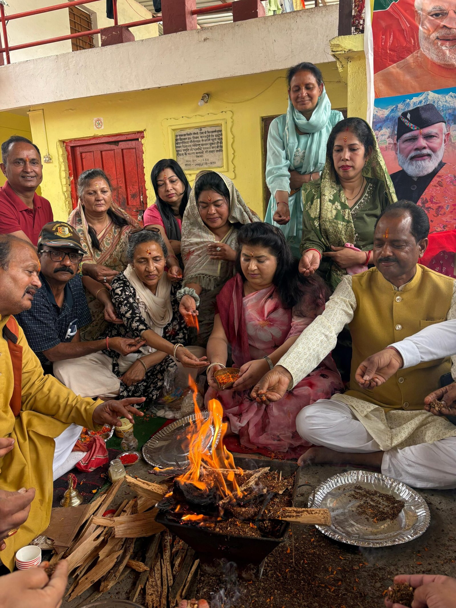 प्रधानमंत्री मोदी के 12 वर्ष पूर्ण होने पर घोड़ाखाल में विशेष हवन-पूजन