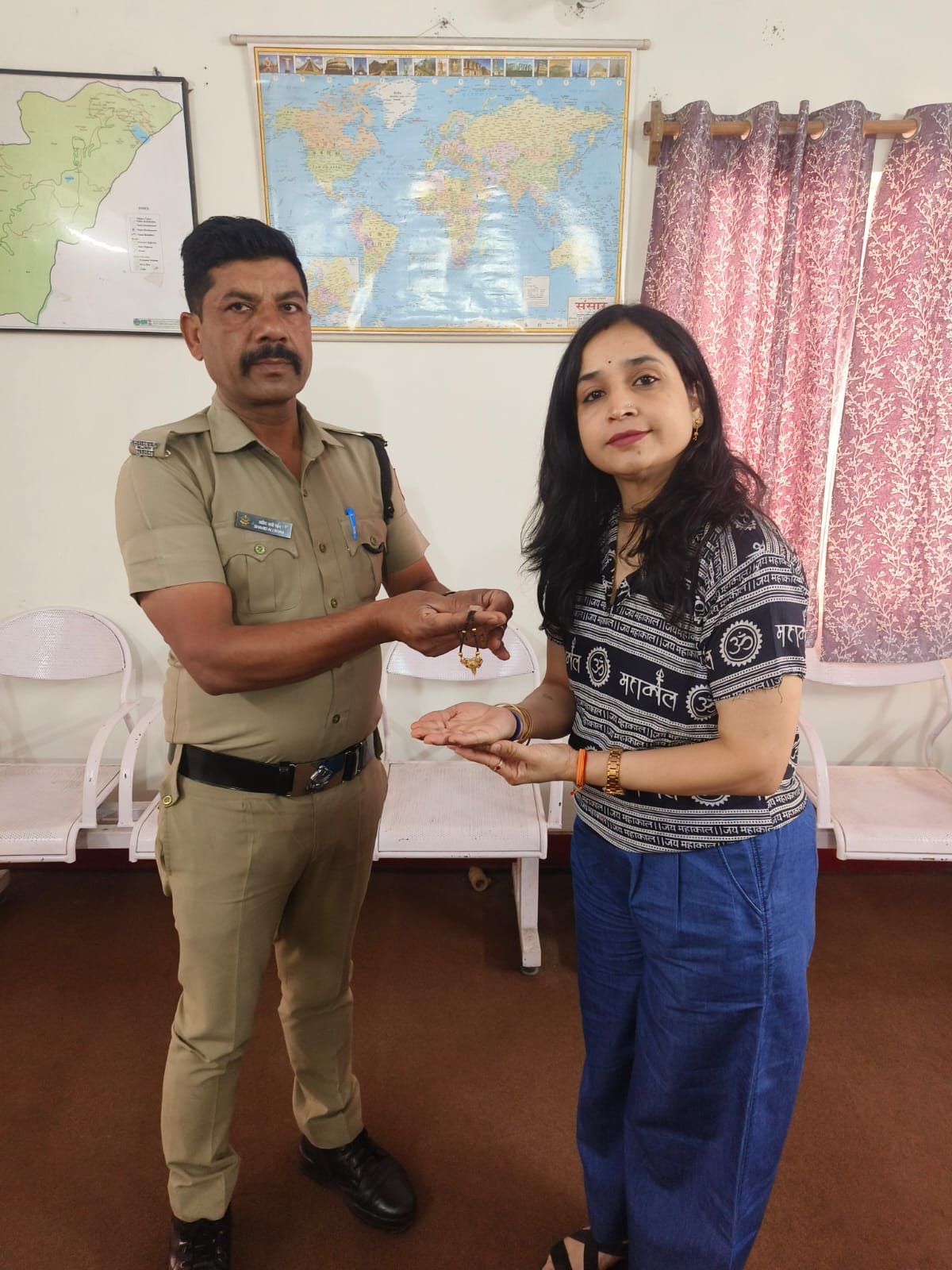नैनीताल पुलिस की मुस्तैदी से पर्यटक महिला को मिला खोया मंगलसूत्र, जताया आभार