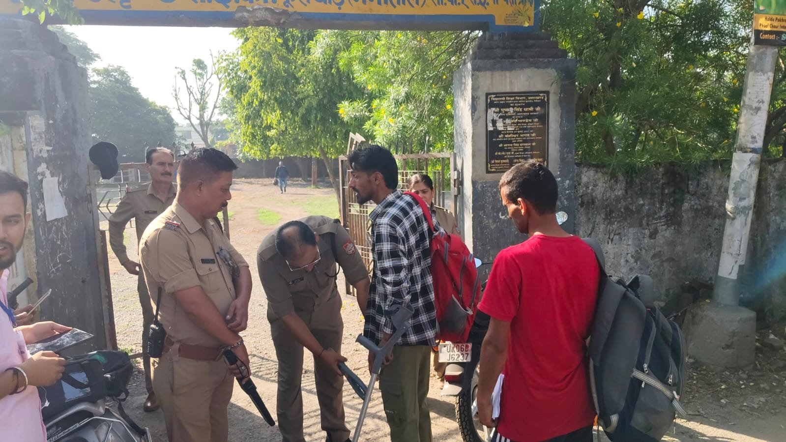 UKSSSC परीक्षा में नकल पर सख्त पहरा, नैनीताल के सभी केंद्रों पर पुलिस रही मुस्तैद