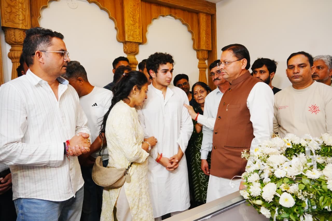 पद्मश्री जसपाल राणा को श्रद्धांजलि देने पहुंचे मुख्यमंत्री पुष्कर सिंह धामी
