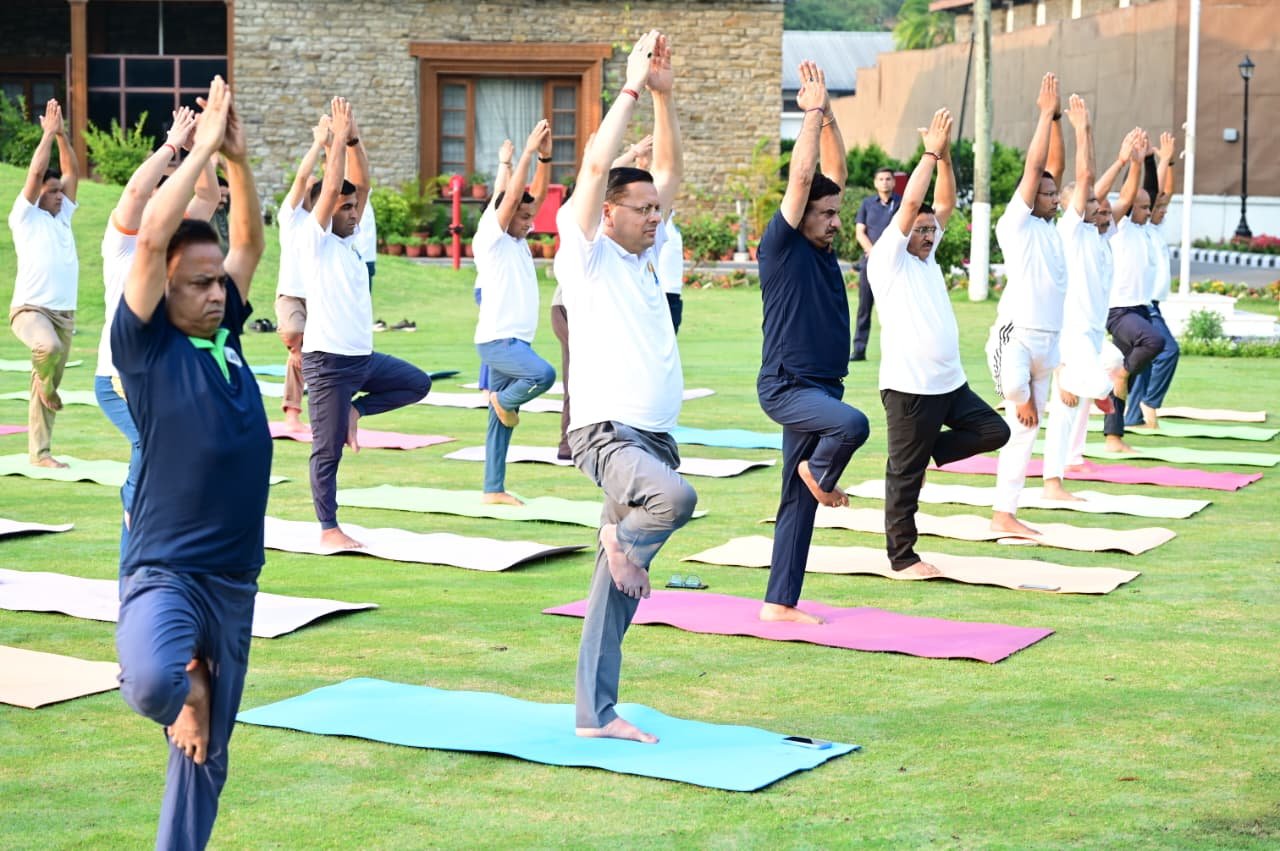 योग को बनाएं दैनिक जीवन का हिस्सा: मुख्यमंत्री पुष्कर सिंह धामी