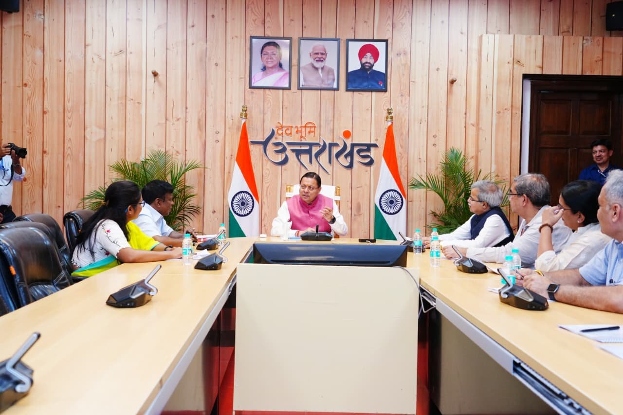 उत्तराखंड में रेल विकास को मिलेगी नई रफ्तार, सीएम धामी ने रेलवे बोर्ड के साथ की समीक्षा