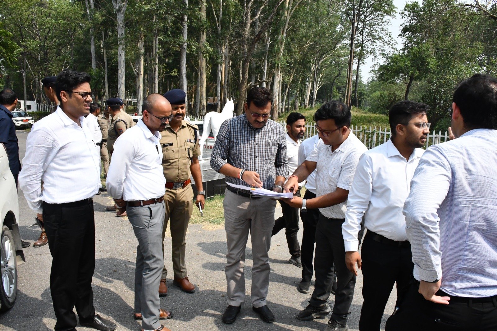 काशीपुर दौरे पर मुख्य सचिव आनंद बर्द्धन, विकास परियोजनाओं का लिया जायजा
