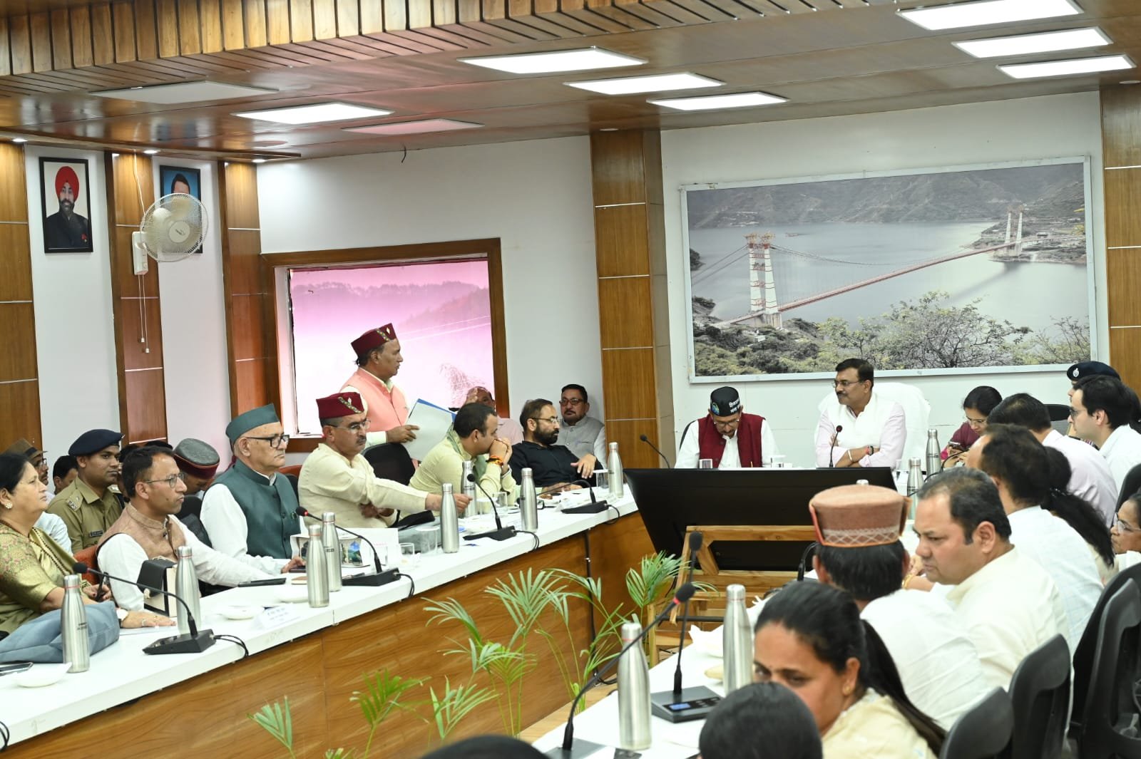 मुख्य सचिव ने जनप्रतिनिधियों एवं सामाजिक कार्यकर्ताओं के साथ विकास कार्यों एवं जनसमस्याओं की समीक्षा बैठक की