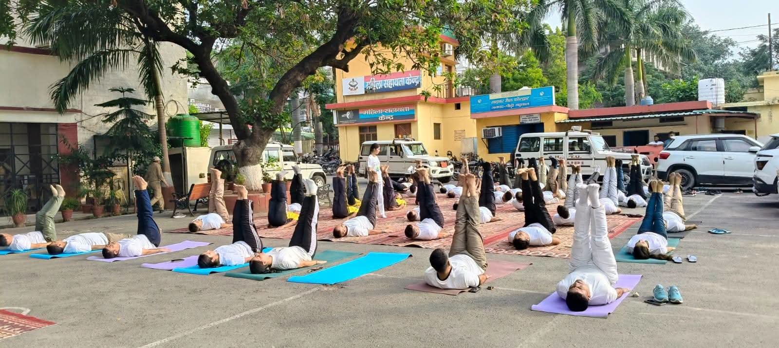 योग दिवस पर पौड़ी पुलिस का सामूहिक योगाभ्यास, स्वस्थ और तनावमुक्त पुलिस बल का दिया संदेश