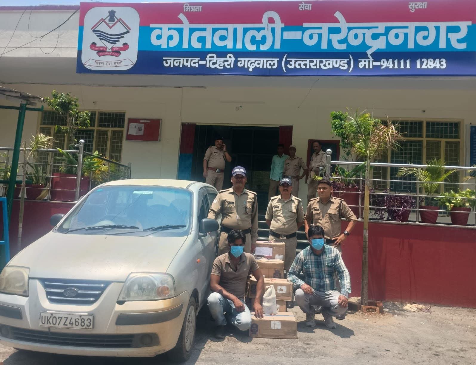नशा तस्करों पर टिहरी पुलिस का शिकंजा, 10 पेटी अंग्रेजी शराब बरामद