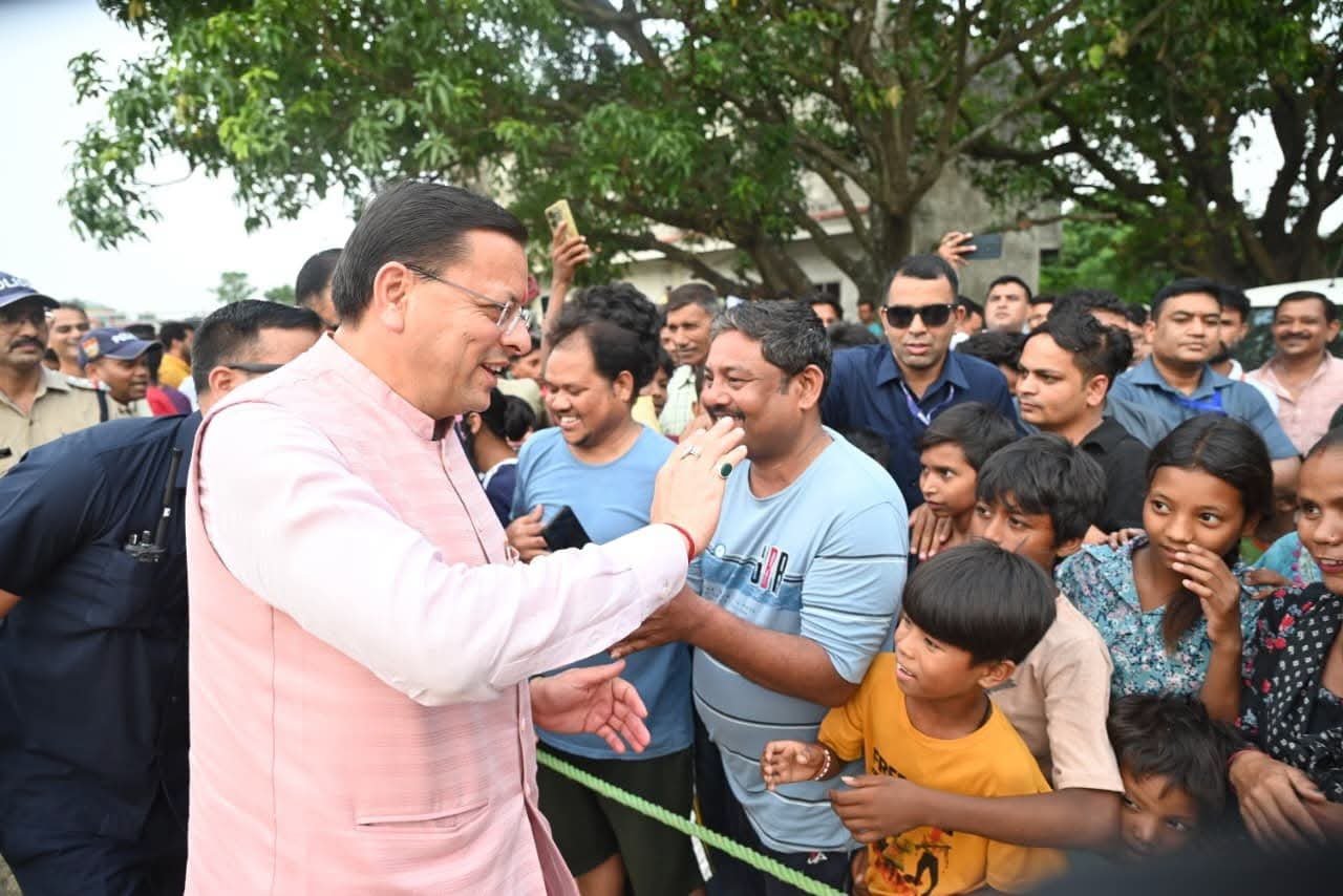 रामनगर में मुख्यमंत्री धामी का गर्मजोशी से स्वागत, बच्चों के बीच पहुंचकर जीता दिल