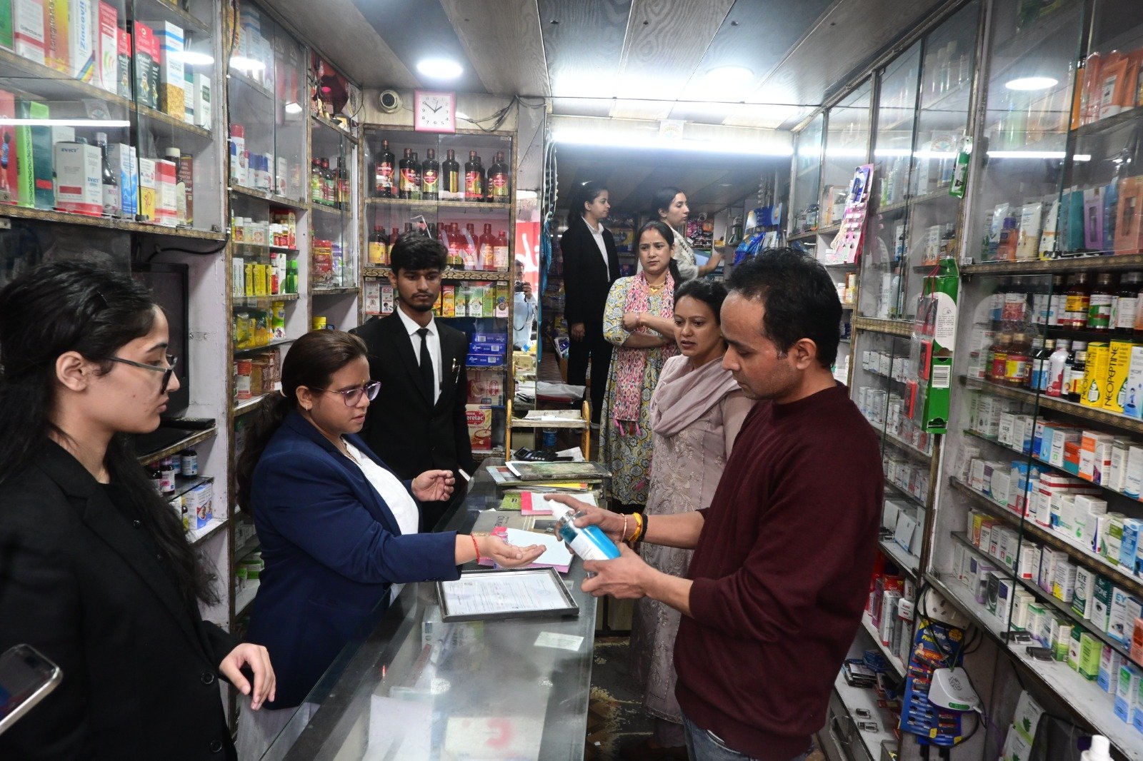 एक्शन मोड में जिला विधिक सेवा प्राधिकरण, मेडिकल स्टोरों पर ताबड़तोड़ कार्रवाई।