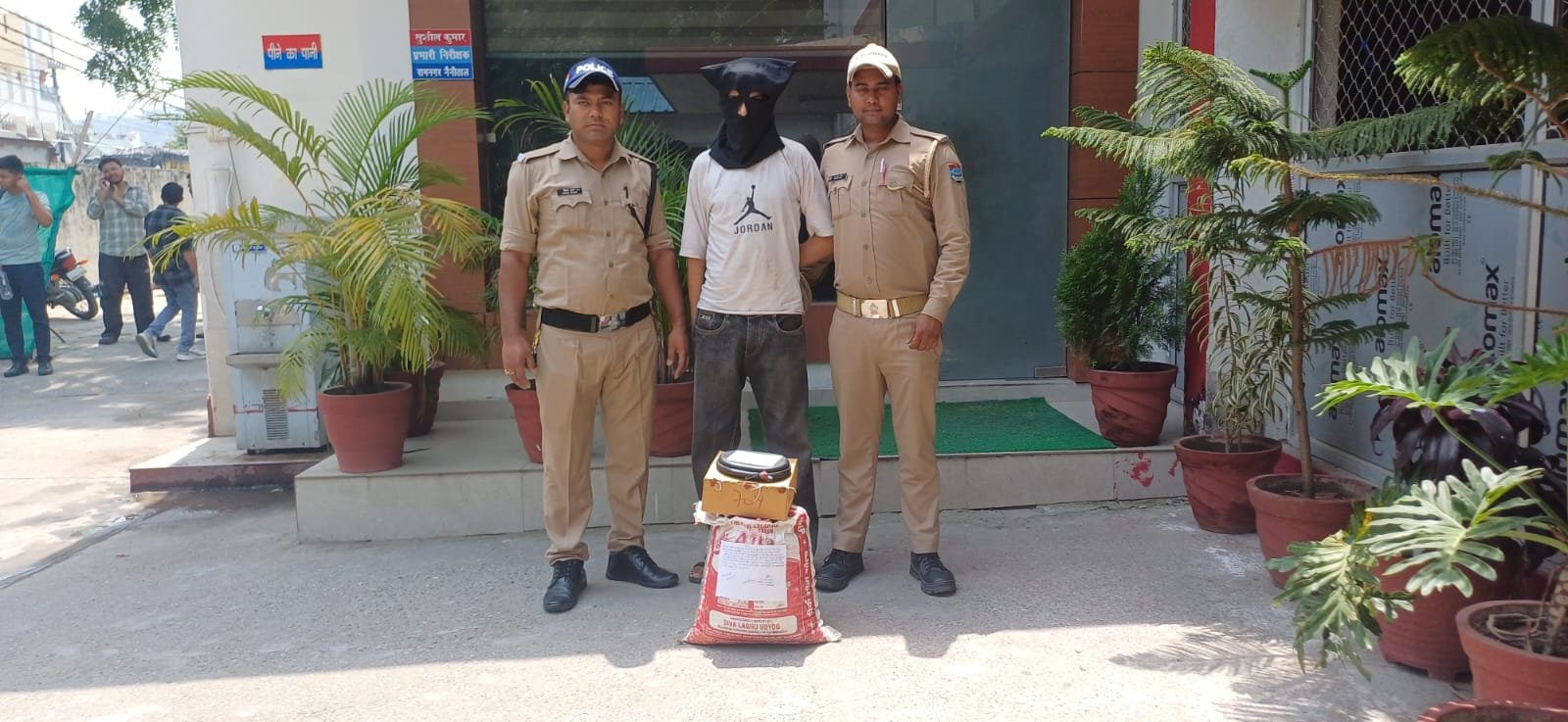 रामनगर पुलिस का प्रहार, 5.987 किलो अवैध गांजे के साथ तस्कर दबोचा