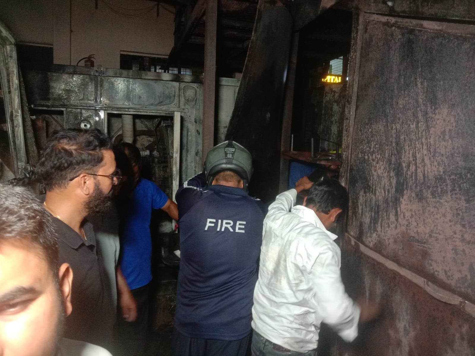 *🚒 हल्द्वानी स्कूल में लगी काल, रिस्पॉन्स टाइम बना मिसाल, आधे घंटे के भीतर आग पर पूर्ण नियंत्रण, फायर-पुलिस की संयुक्त कार्रवाई रंग लाई*  *🚨 अलर्ट सिस्टम और त्वरित प्रतिक्रिया से बची जान-माल, अधिकारियों की मौजूदगी में आधे घंटे में बुझी आग*  *🔥 मिनटों में मौके पर पहुंचे अधिकारी, समन्वित कार्यक्रम का नतीजा- बड़ा नुकसान टला, जनहानि नहीं*