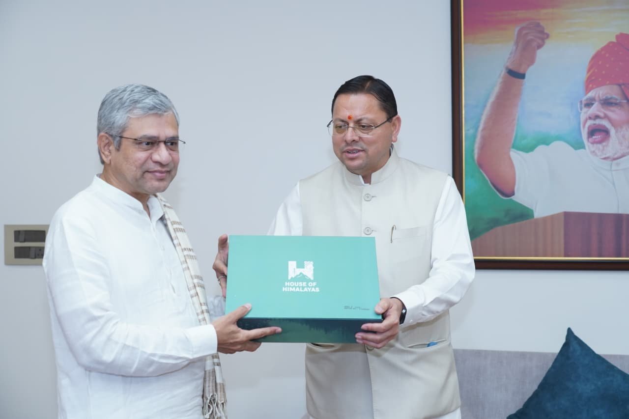 मुख्यमंत्री ने केंद्रीय रेल मंत्री से रेल परियोजनाओं एवं कनेक्टिविटी विस्तार पर की चर्चा