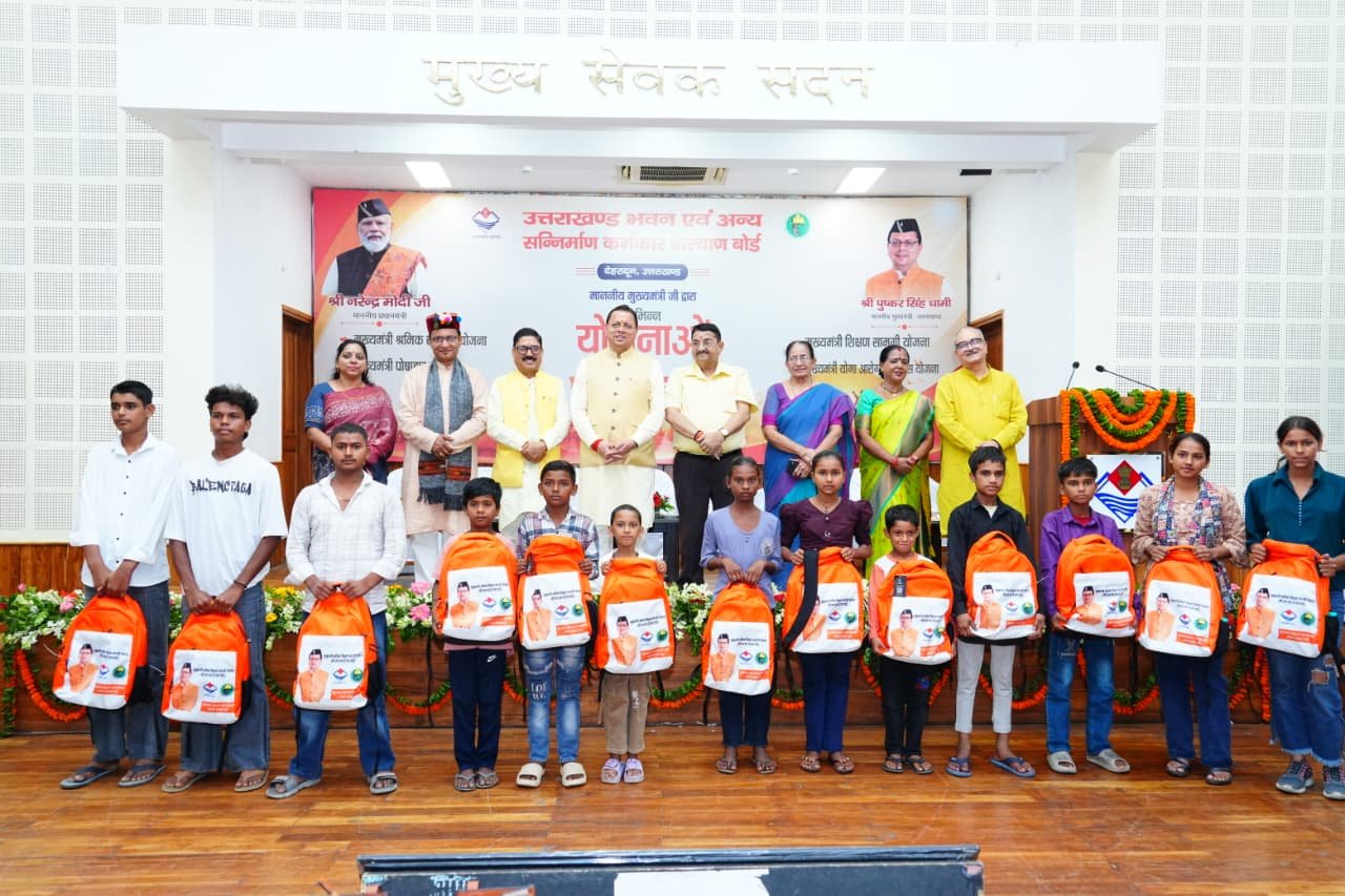 मुख्यमंत्री पुष्कर सिंह धामी ने किया उत्तराखंड भवन एवं सन्निर्माण कर्मकार कल्याण बोर्ड  की कई योजनाओं का शुभारंभ