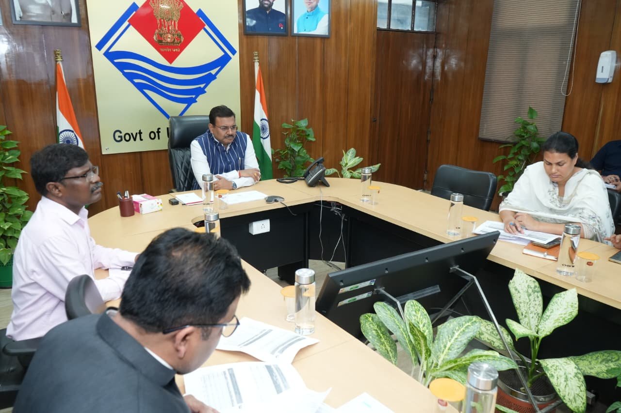 प्रधानमंत्री आवास योजना की समीक्षा, समयबद्ध कार्यों पर मुख्य सचिव का जोर