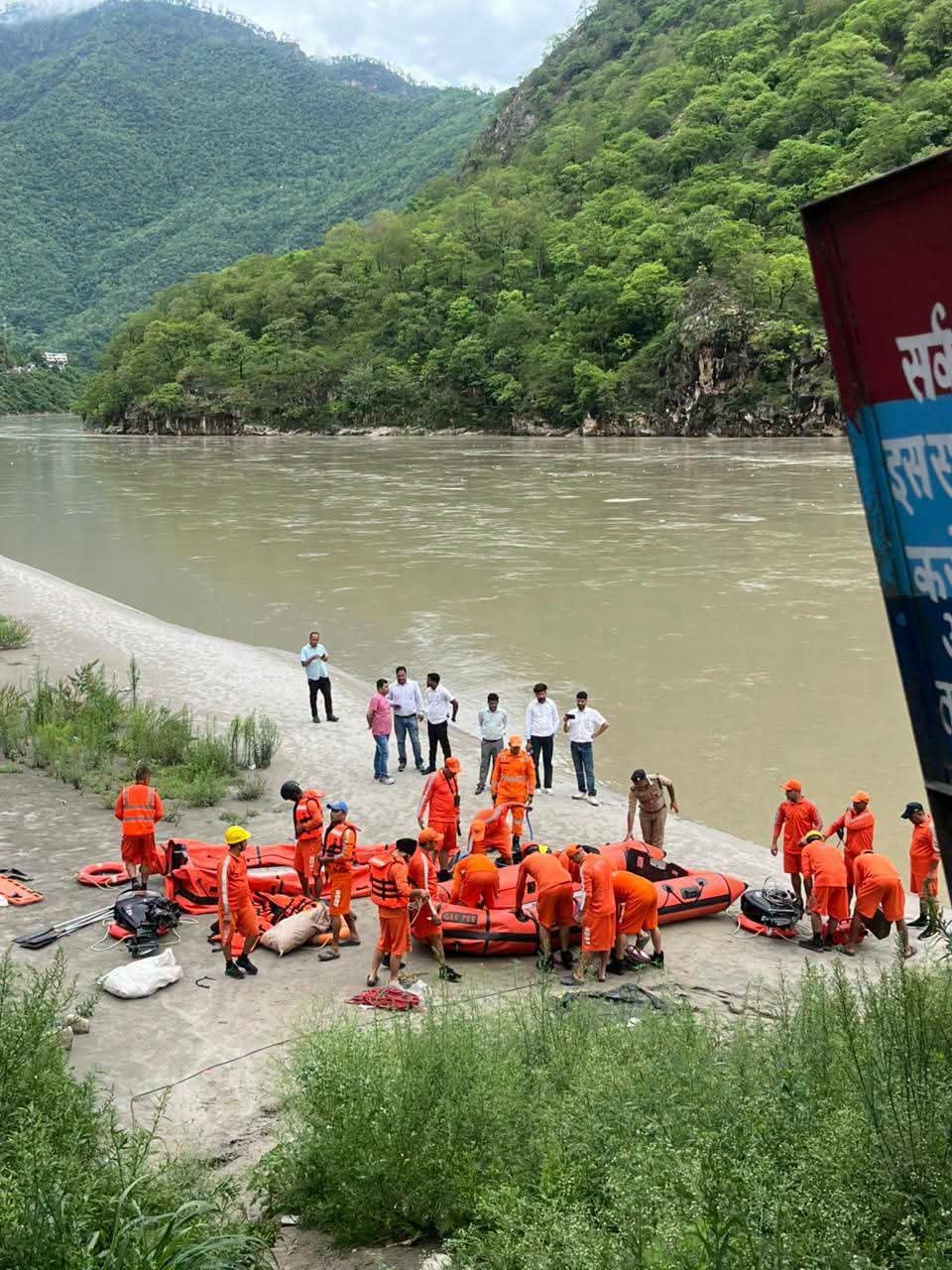 पौड़ी में मेगा आपदा मॉक ड्रिल, पुलिस-प्रशासन ने परखी आपदा से निपटने की तैयारी