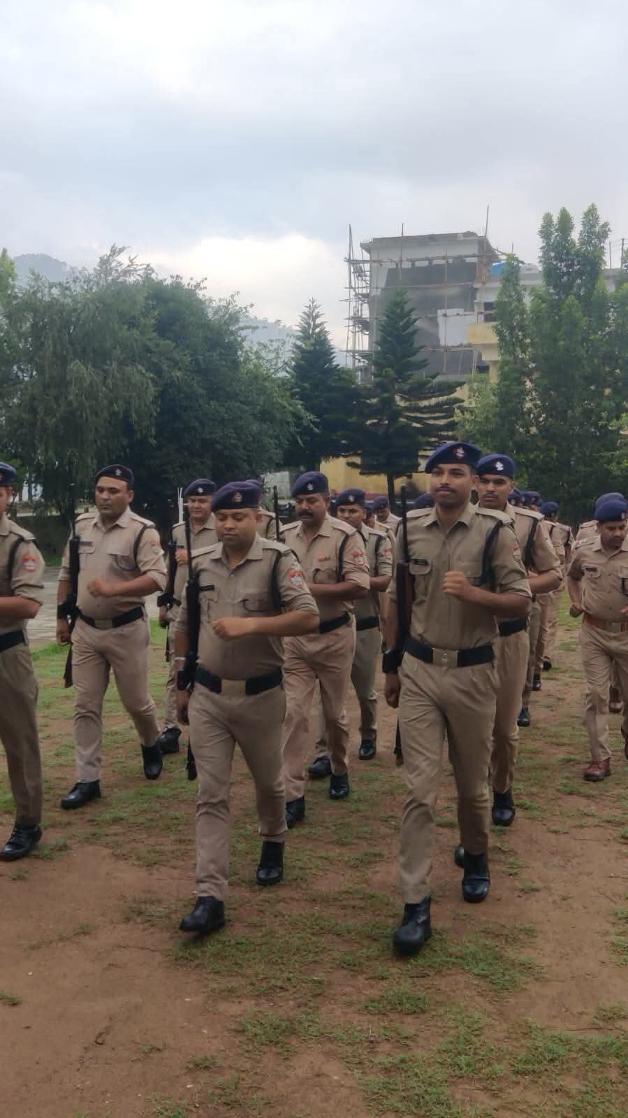 अनुशासन और फिटनेस का प्रदर्शन: बागेश्वर पुलिस की मंगलवार परेड में जवानों ने दिखाया दम