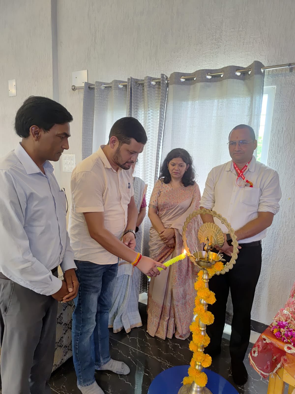 एवरग्रीन सीनियर सेकैण्ड्री स्कूल बेरीपडाव में बाल संरक्षण अधिकार आयोग के सदस्य योगेश सिंह रजवार की अध्यक्षता में गोष्ठी का आयोजन।