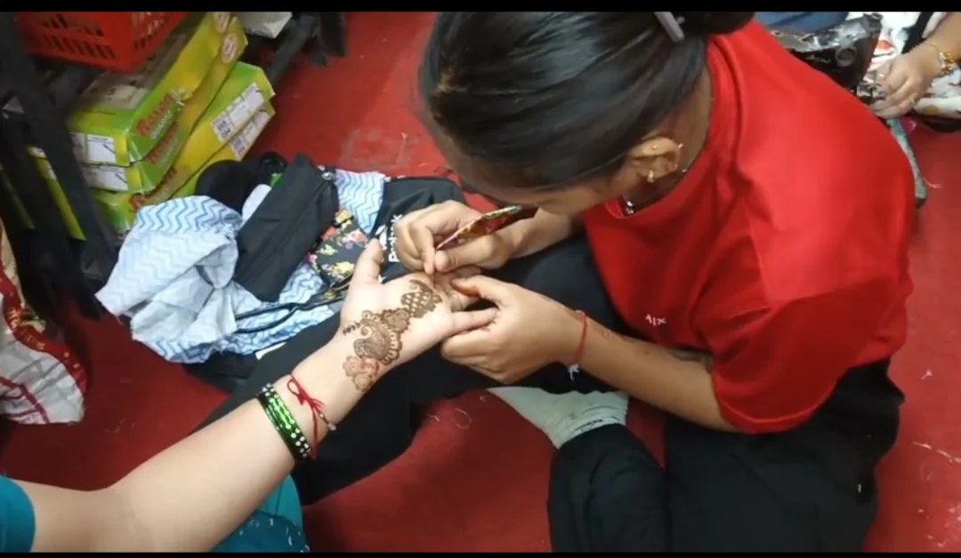 महिला आत्मनिर्भरता की राह पर रामनगर की पुष्कर सोसायटी, सरकार के सहयोग की उम्मीद से आगे बढ़ रहा स्थानीय हुनर