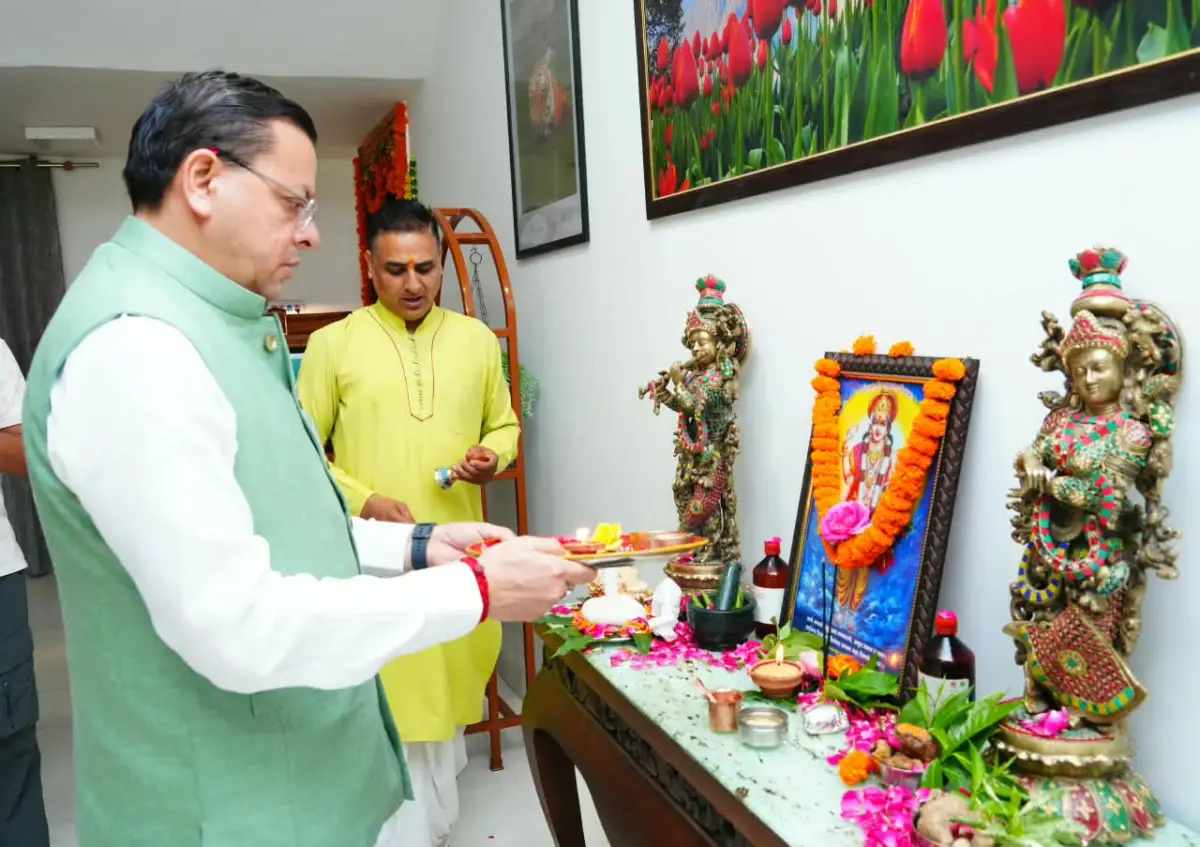 सीएम धामी ने आयुर्वेद दिवस पर की धन्वन्तरि पूजा, बोले- हमारी समृद्ध विरासत का महत्वपूर्ण अंग है आयुर्वेद