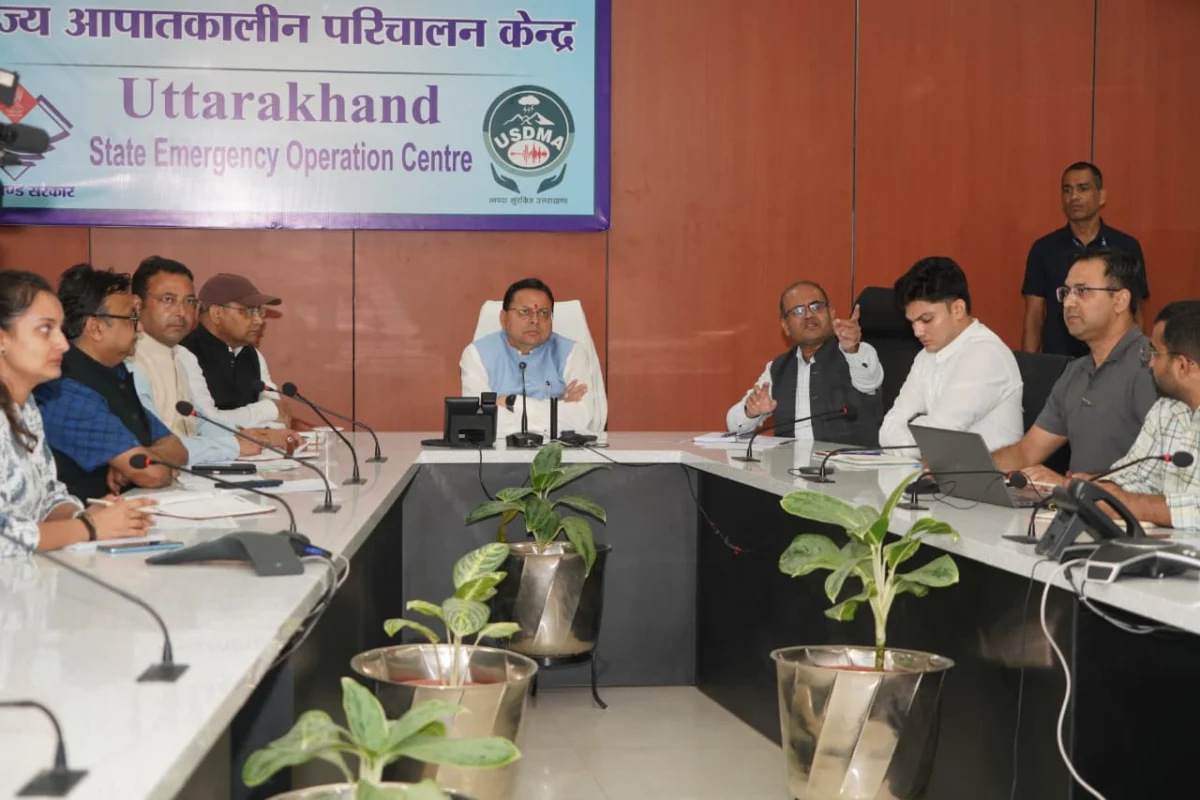 8 हेलीकॉप्टरों से रेस्क्यू ऑपरेशन, हेली एंबुलेंस स्टैंडबाय; चारधाम में स्थायी वेस्ट मैनेजमेंट प्लान के निर्देश