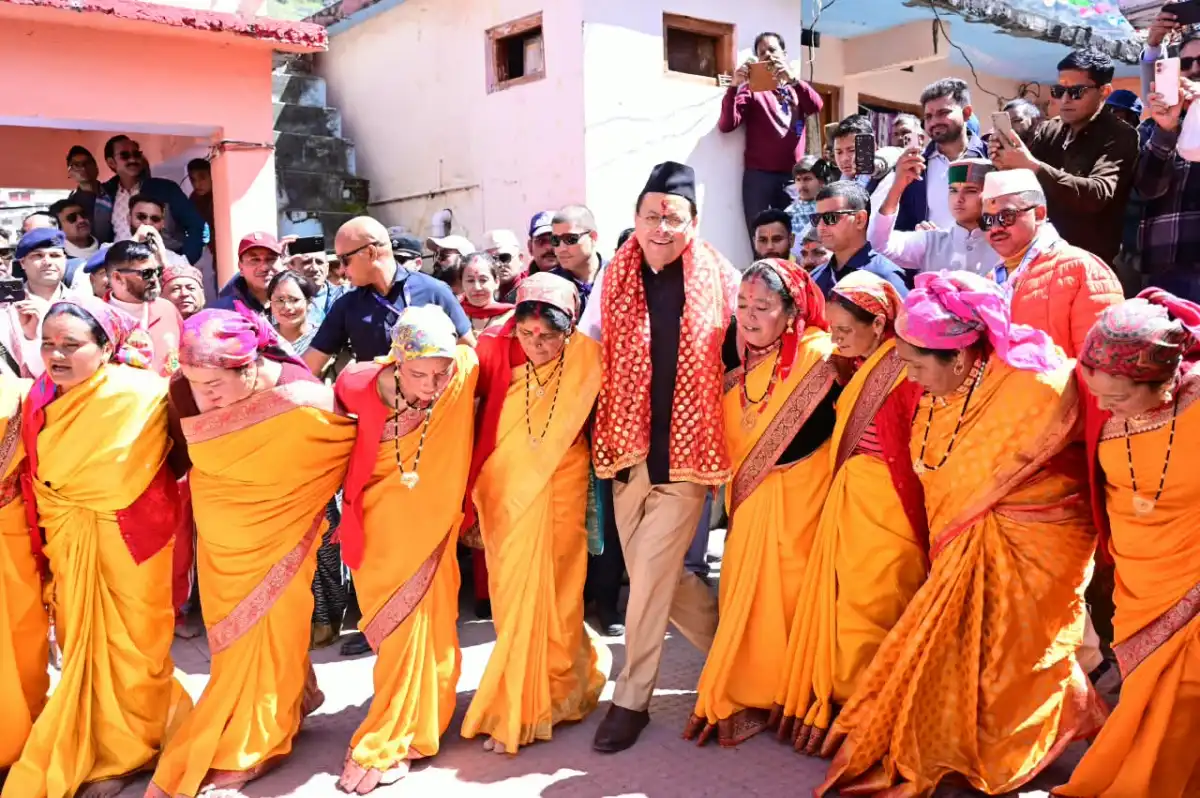 देवभूमि की लोक संस्कृति हमारी पहचान, नई पीढ़ी को जड़ों से जोड़ना हम सभी की सामूहिक जिम्मेदारीः मुख्यमंत्री