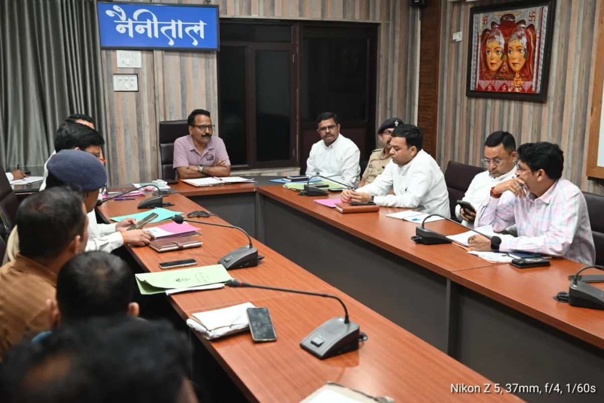 त्योहारी सीजन के दृष्टिगत यातायात दबाव वाले क्षेत्रों में सड़क सुधार कार्यों को प्राथमिकता देने के निर्देश