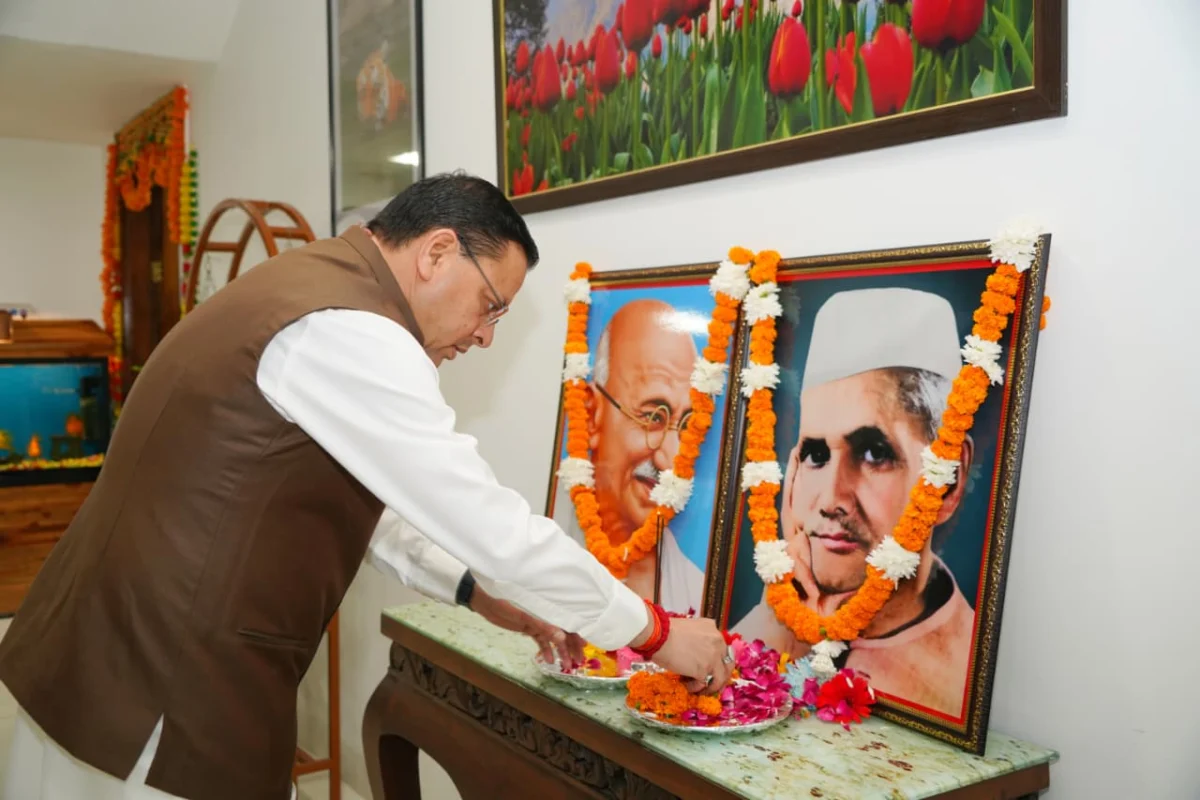 महात्मा गांधी एवं लाल बहादुर शास्त्री की जयंती पर मुख्यमंत्री ने किया भावपूर्ण स्मरण