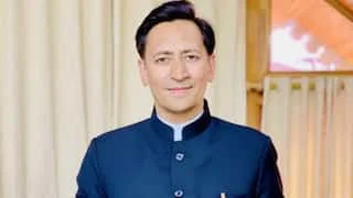 1983 में मौत, 2026 में बना वारिस! फर्जी आधार-मृत्यु प्रमाण पत्र से भूमि नामांतरण, आयुक्त दीपक रावत ने दिए FIR के निर्देश